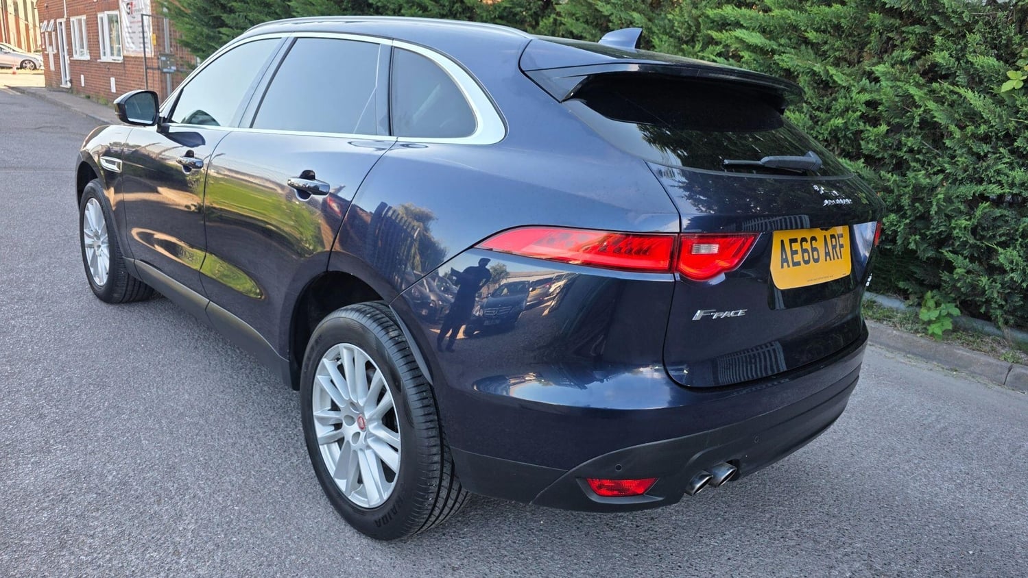 Jaguar F-Pace 2016 - Cars in Leighton Buzzard