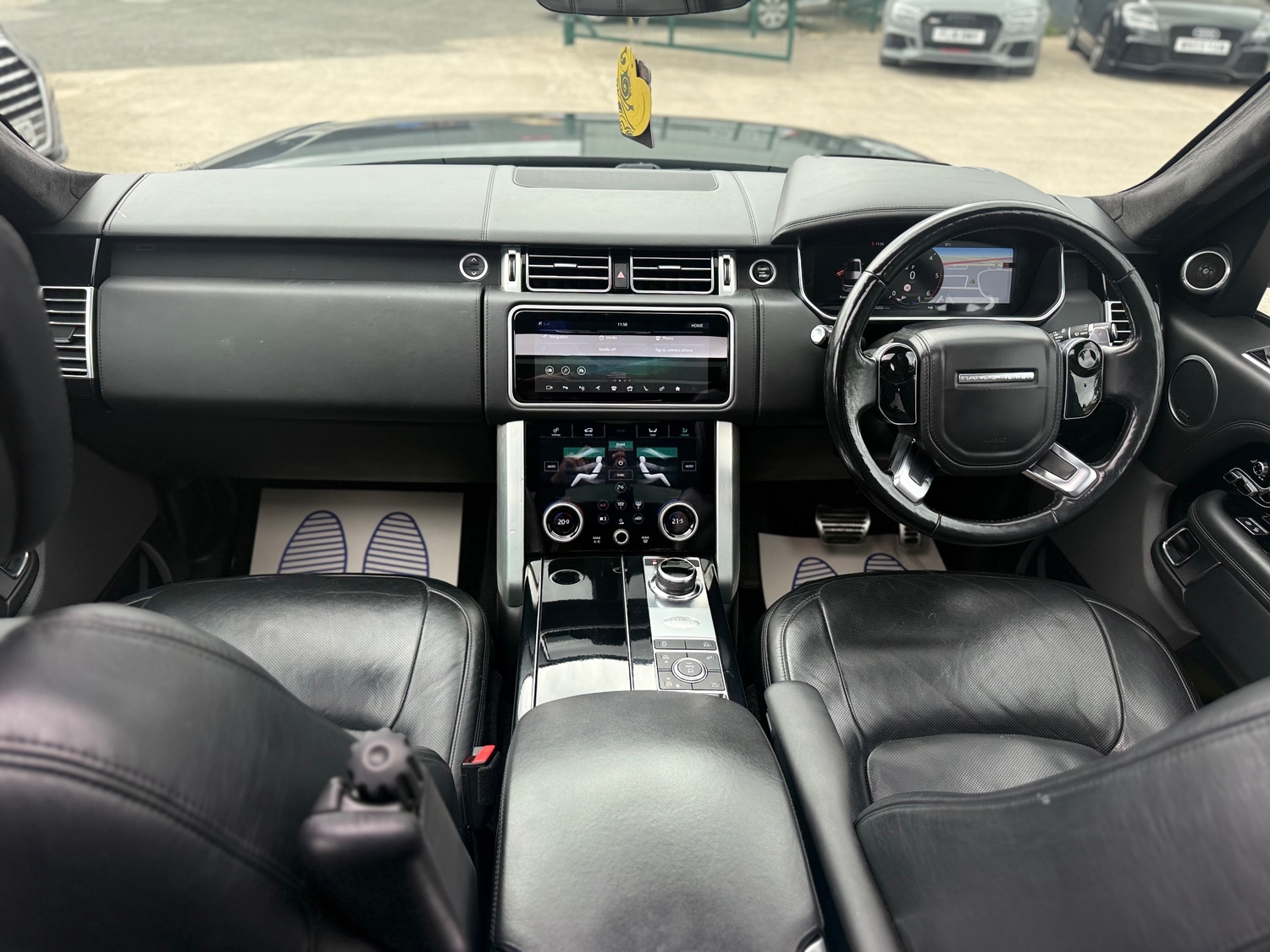 [ berth ]Land Rover Range Rover
