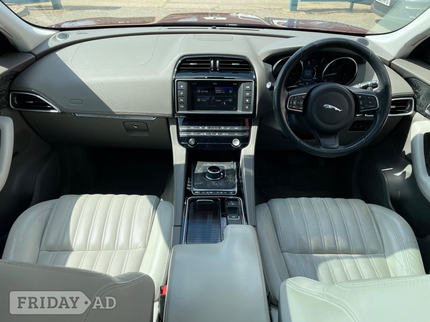 [ berth ]Jaguar F-Pace