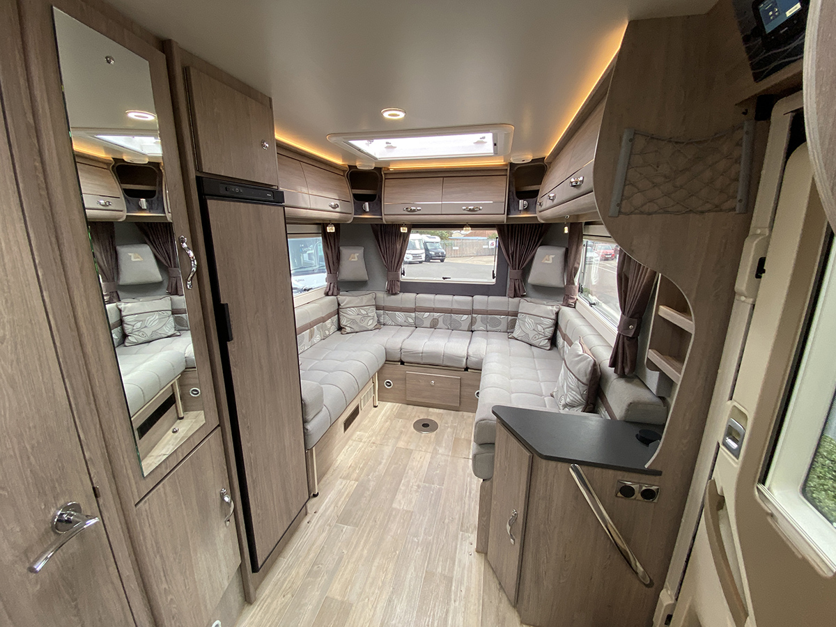 Auto-Sleepers Broadway EL 2023 for sale - Motorhomes & Caravans in Newark