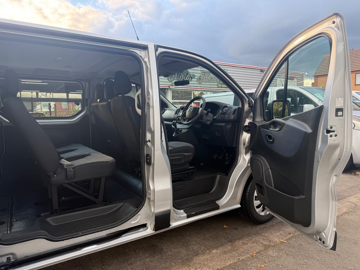 [ berth ]Vauxhall Vivaro