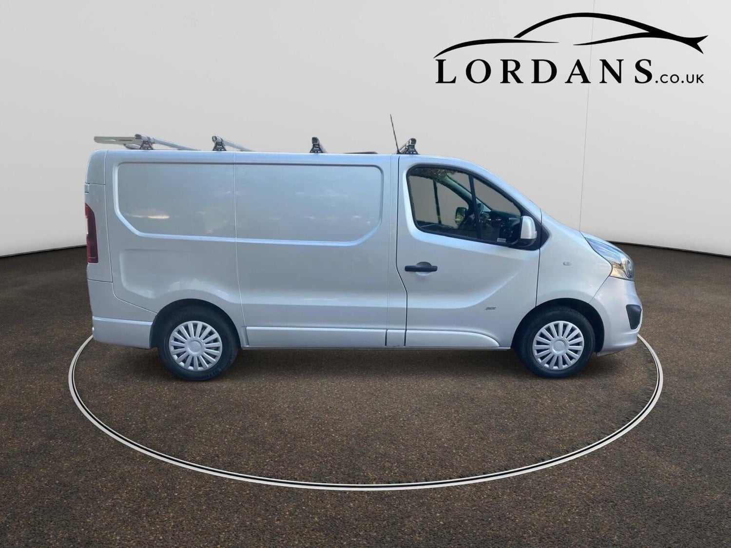 Vauxhall Vivaro 2017 - Vans & Commercial Vehicles in Banstead