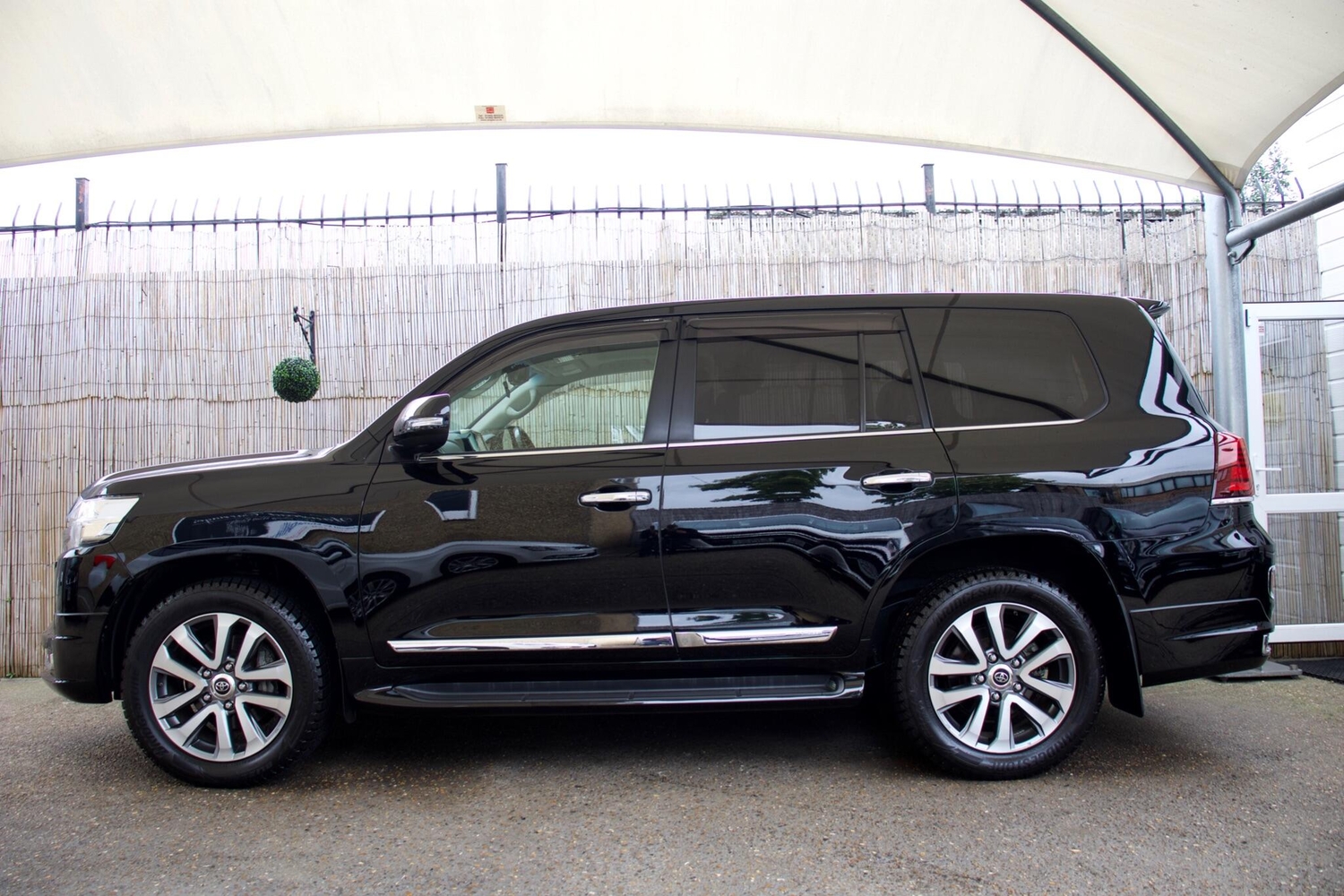 Toyota Land Cruiser 2017 - Cars in Waltham Forest