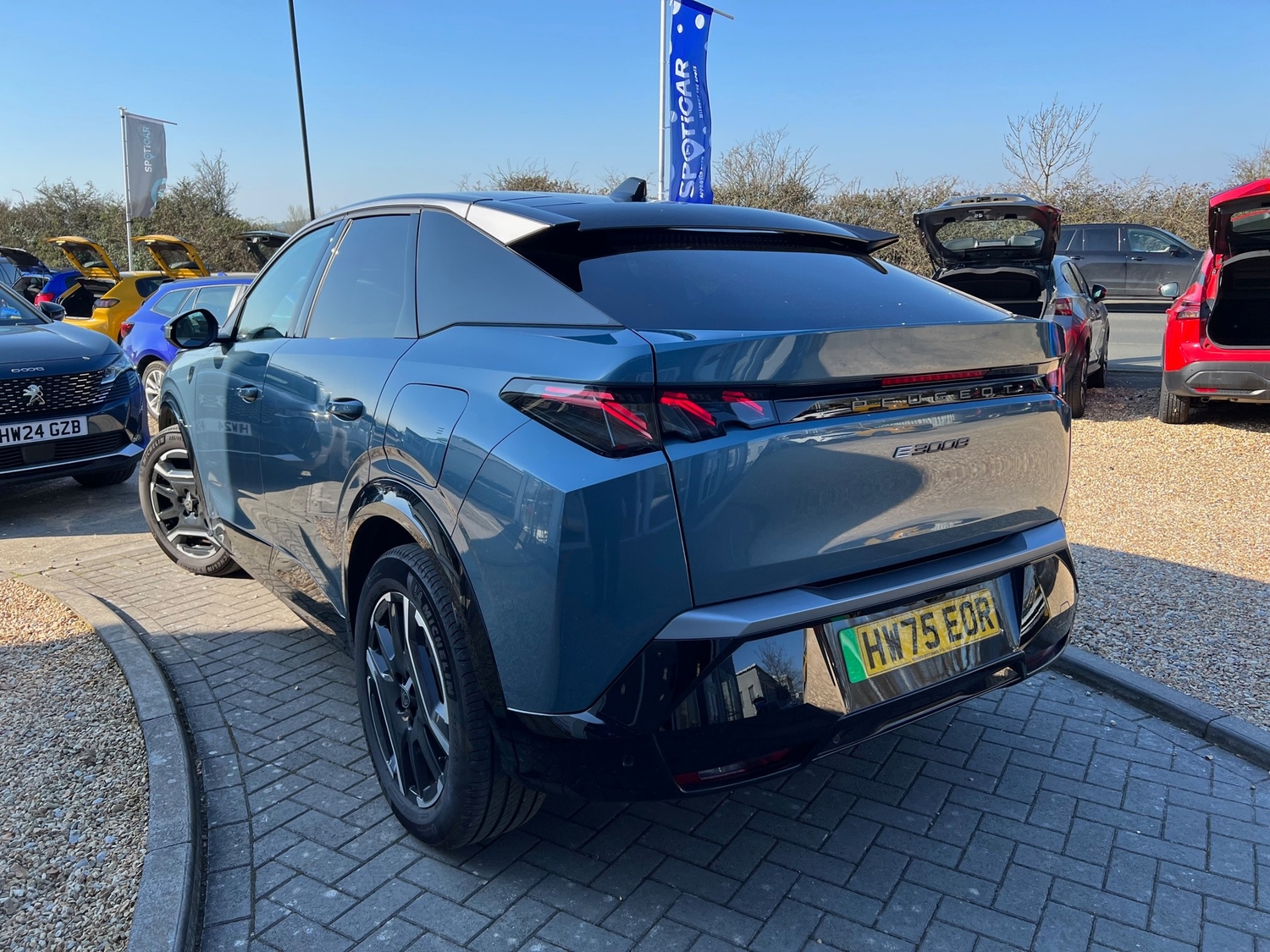 [ berth ]Peugeot E-3008