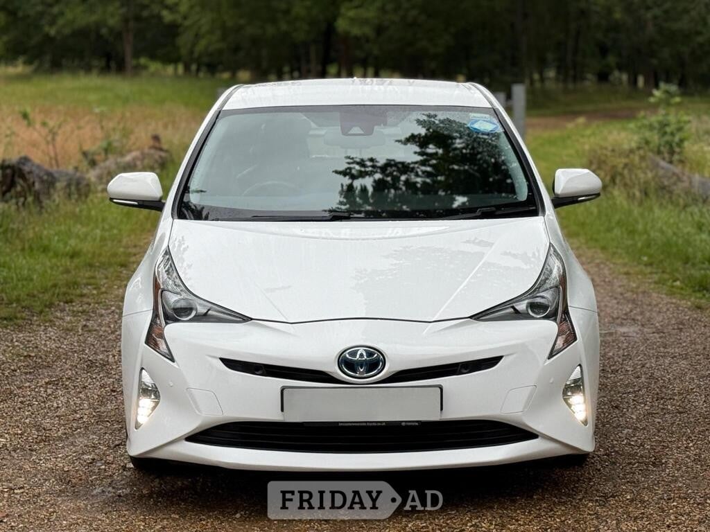 Toyota Prius 2019 - Cars in Slough