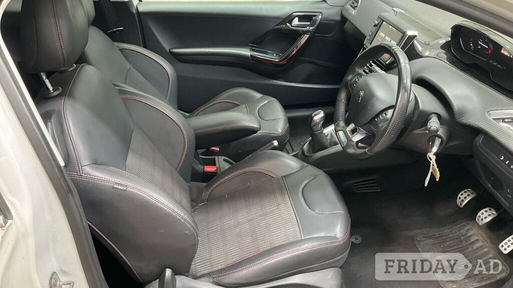 [ berth ]Peugeot 208