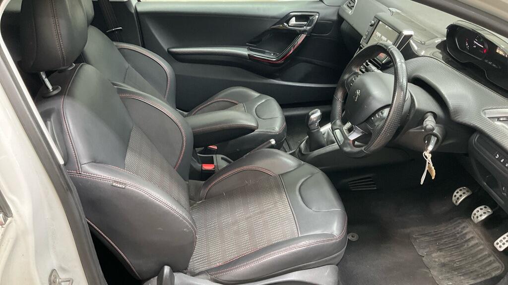 [ berth ]Peugeot 208