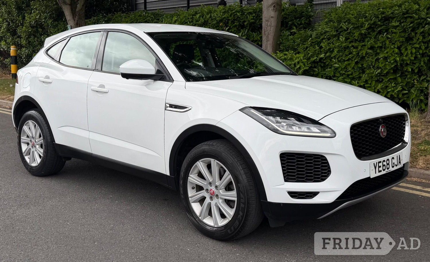 [ berth ]Jaguar E-Pace
