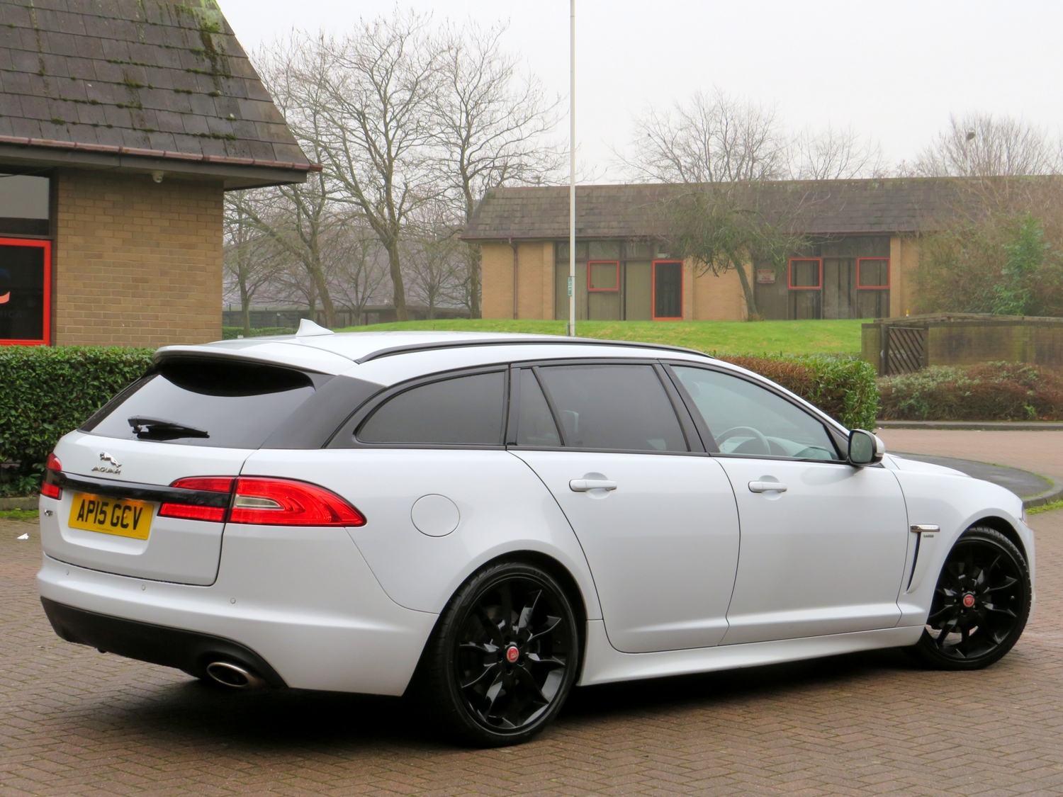 [ berth ]Jaguar XF
