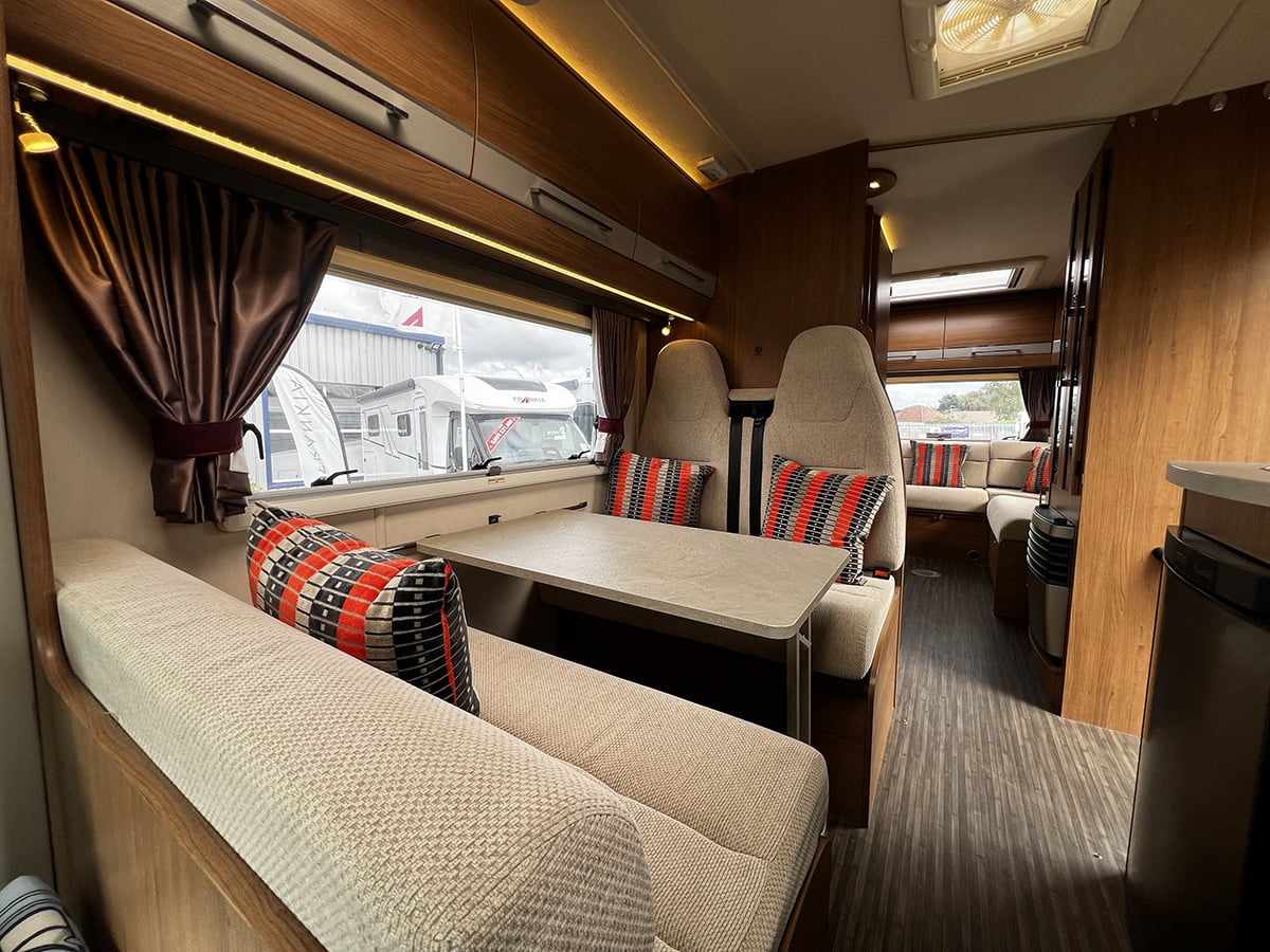 Auto-Trail Apache 700 2015 for sale - Motorhomes & Caravans in Newark