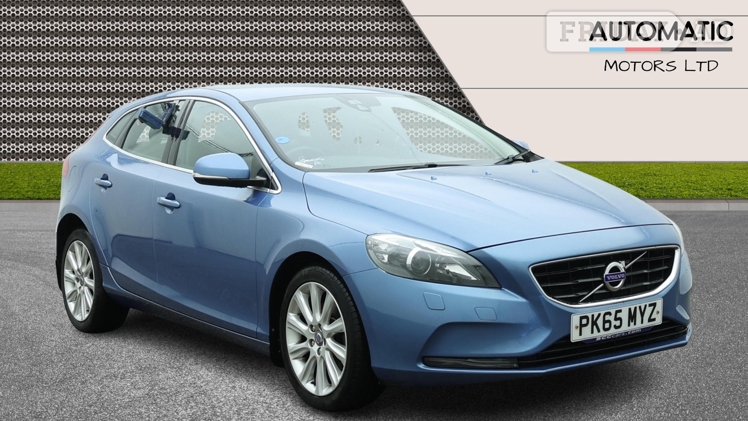 Volvo V40 2015 in Hillingdon