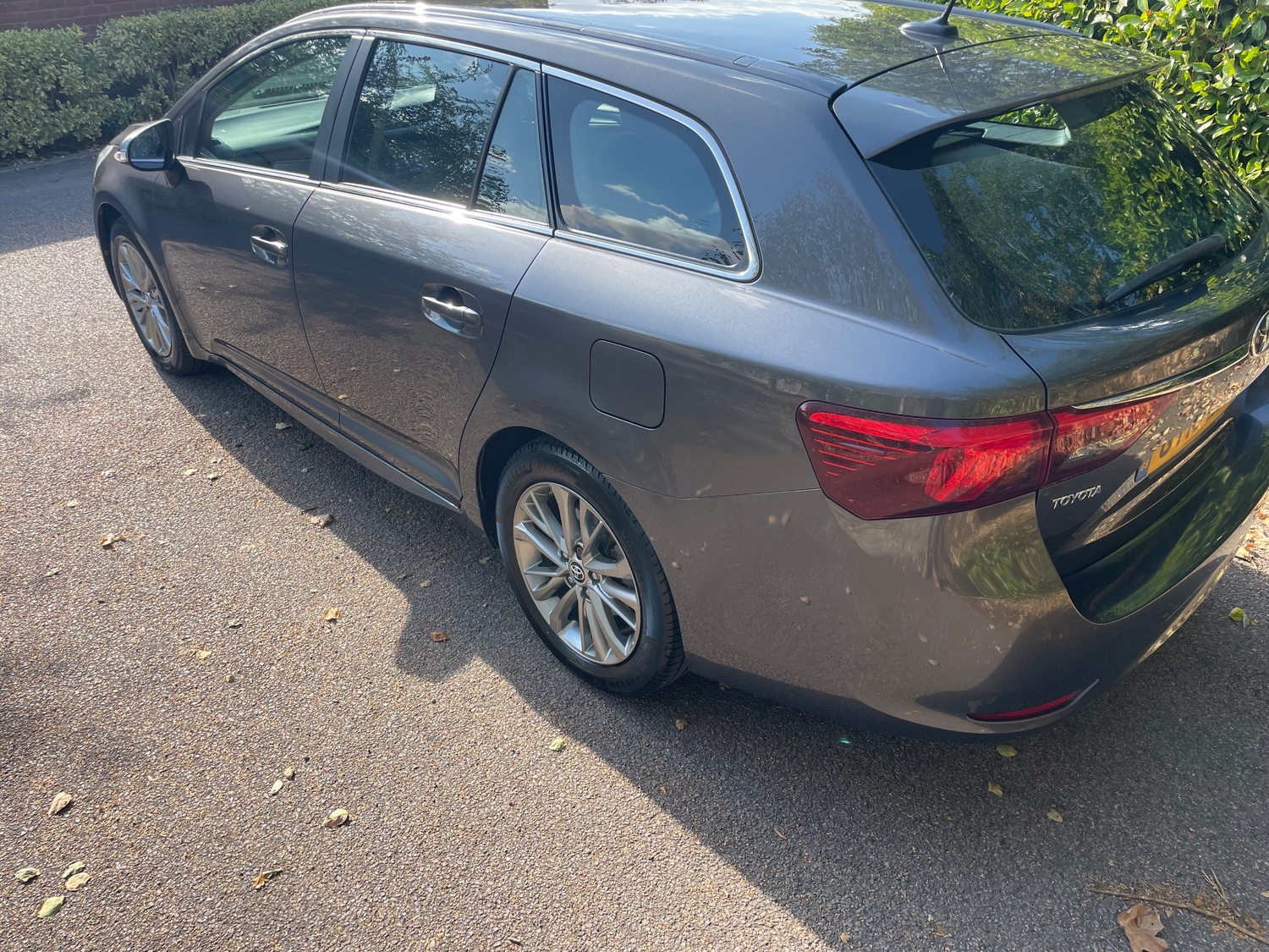 Toyota Avensis 2016 - Cars in Leicester