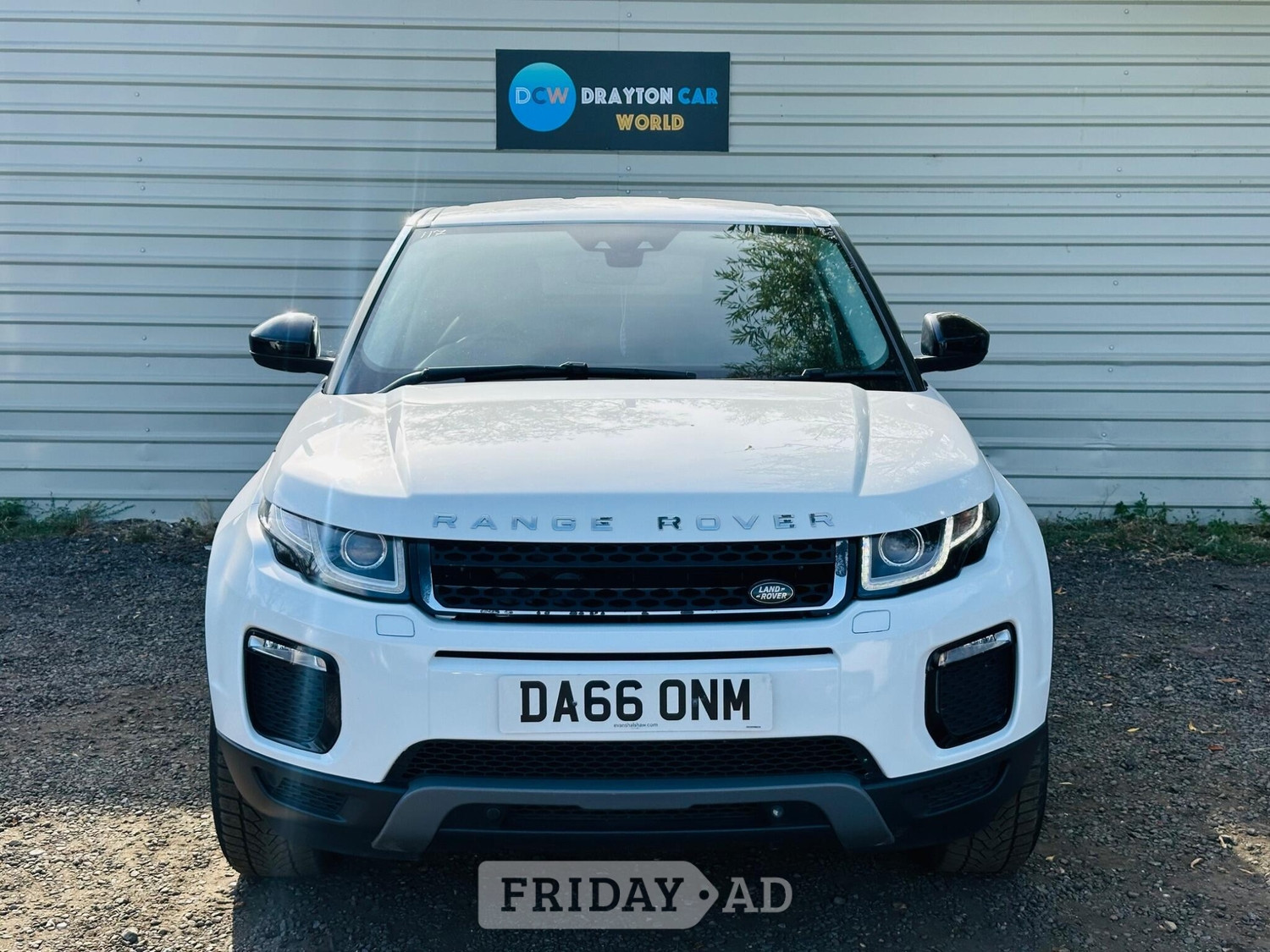[ berth ]Land Rover Range Rover Evoque