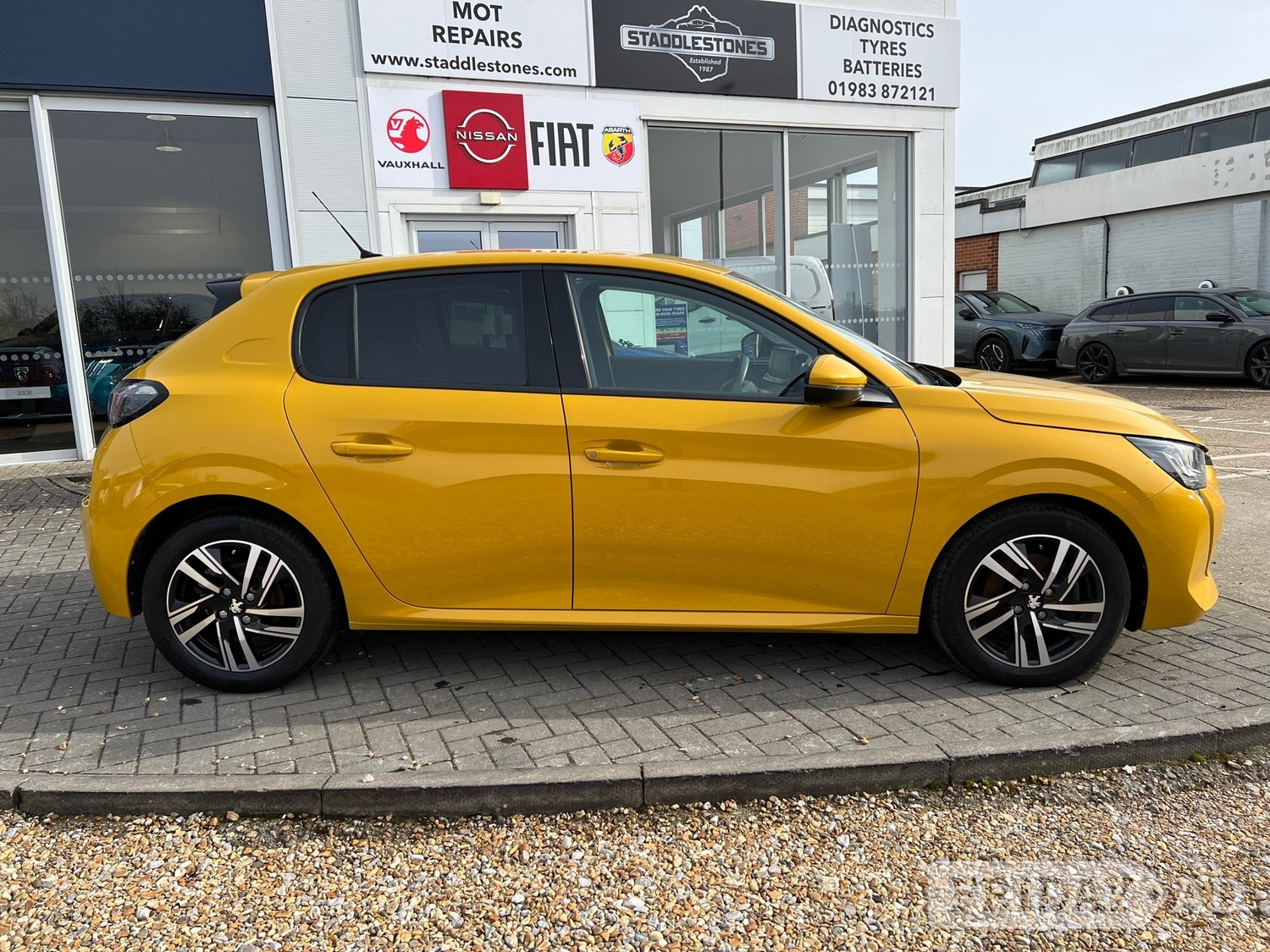 [ berth ]Peugeot 208