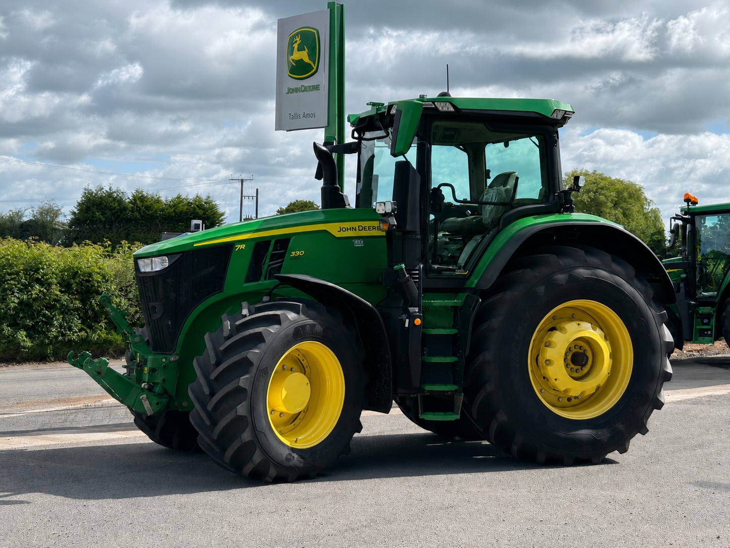John Deere 7R 330 (2022) Tractor in Evesham