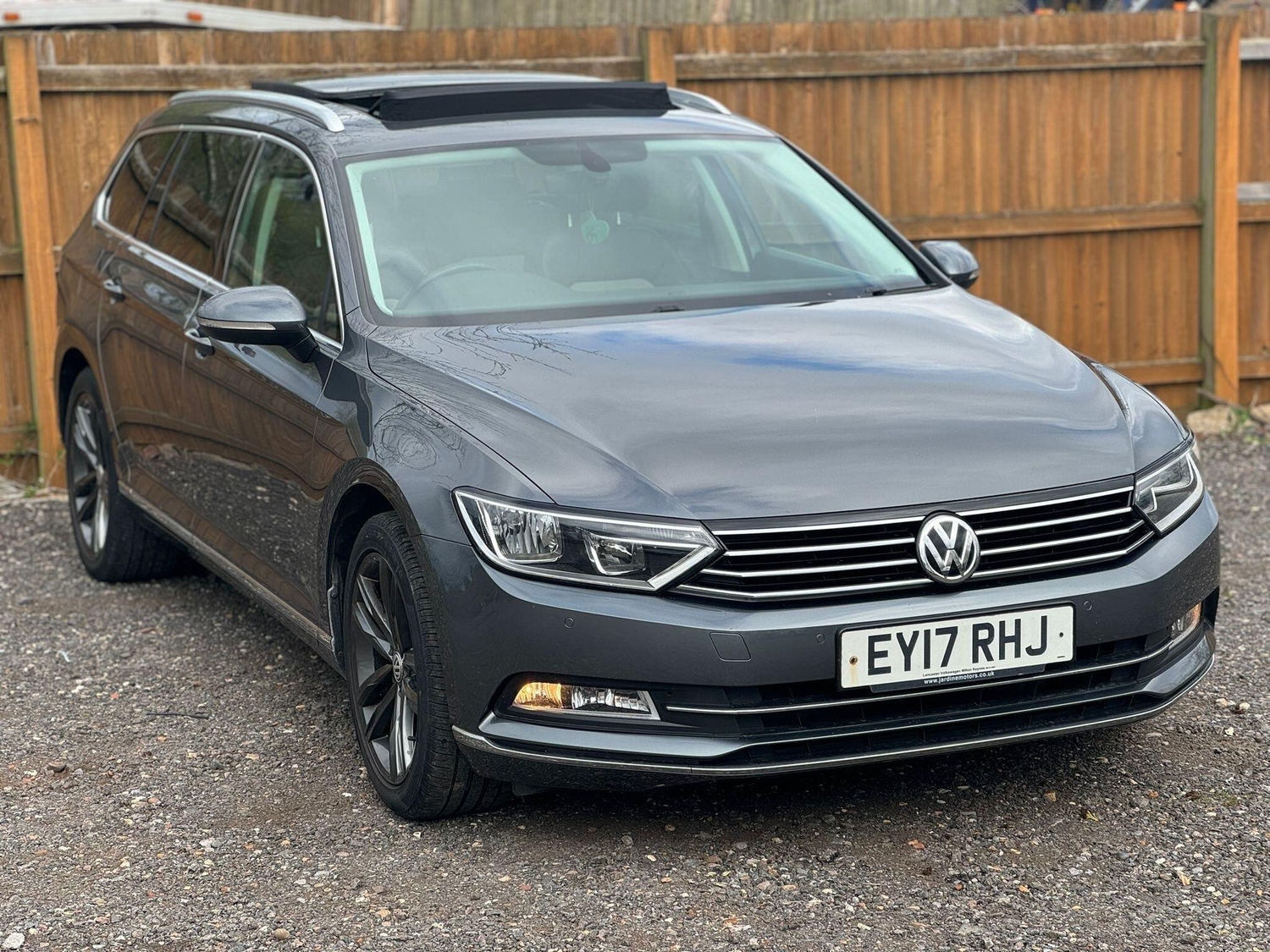 Volkswagen Passat 2017 - Cars