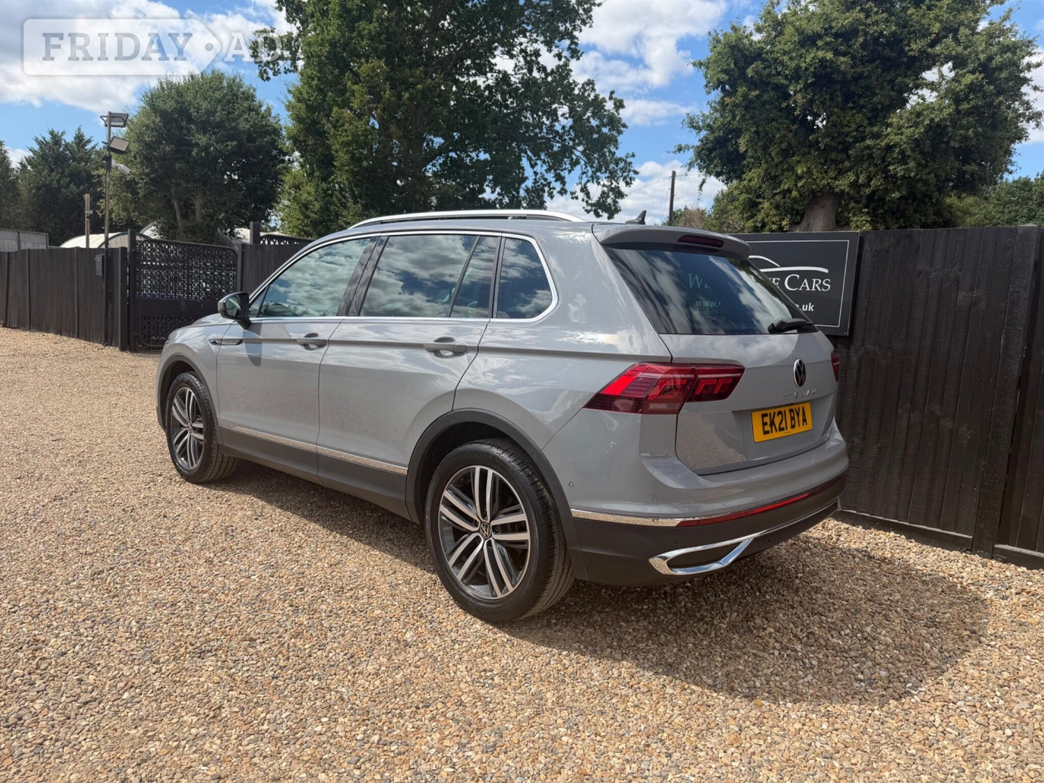 Volkswagen Tiguan 2021 - Cars