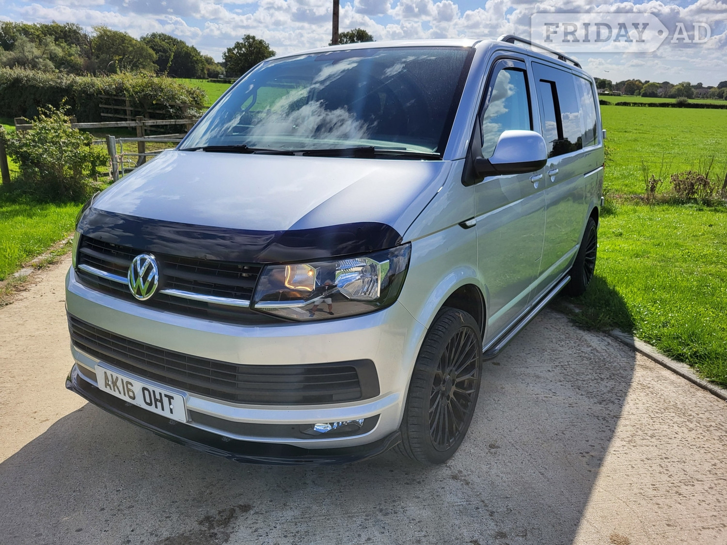 Volkswagen Transporter 2016 in Horley