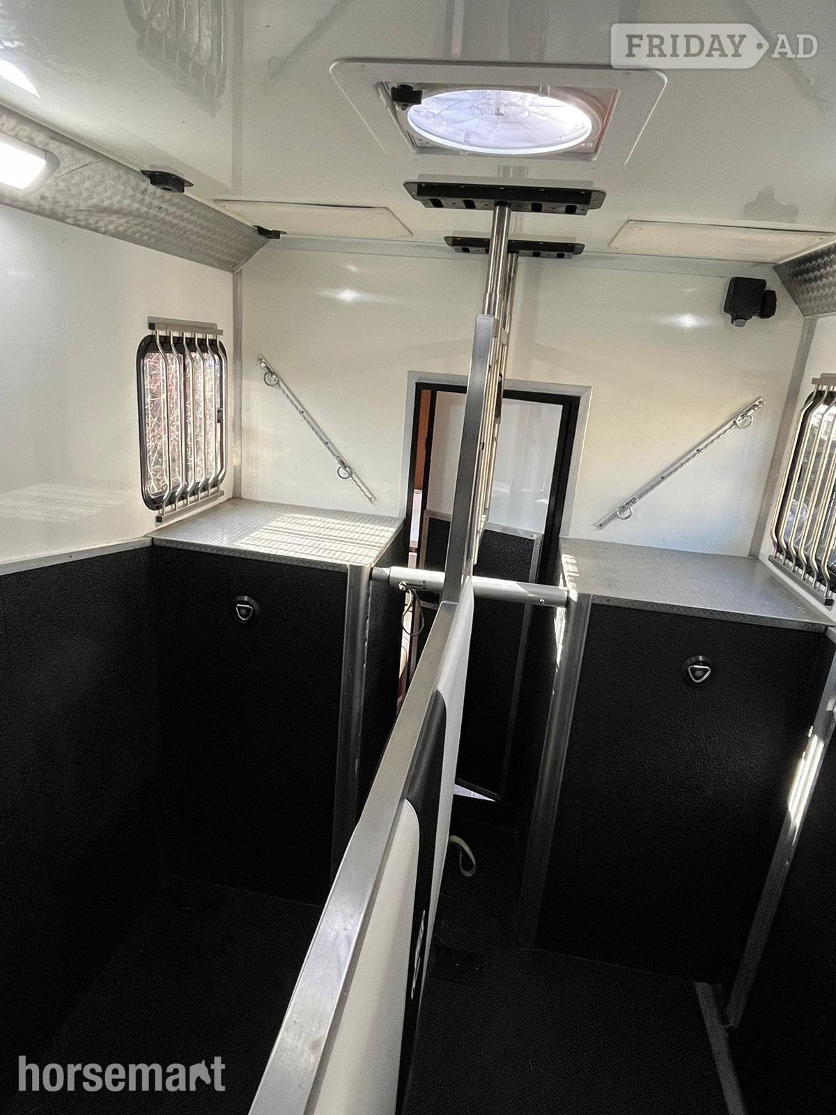 Bretherton Relay Citroen Horsebox - Trailers & Horseboxes