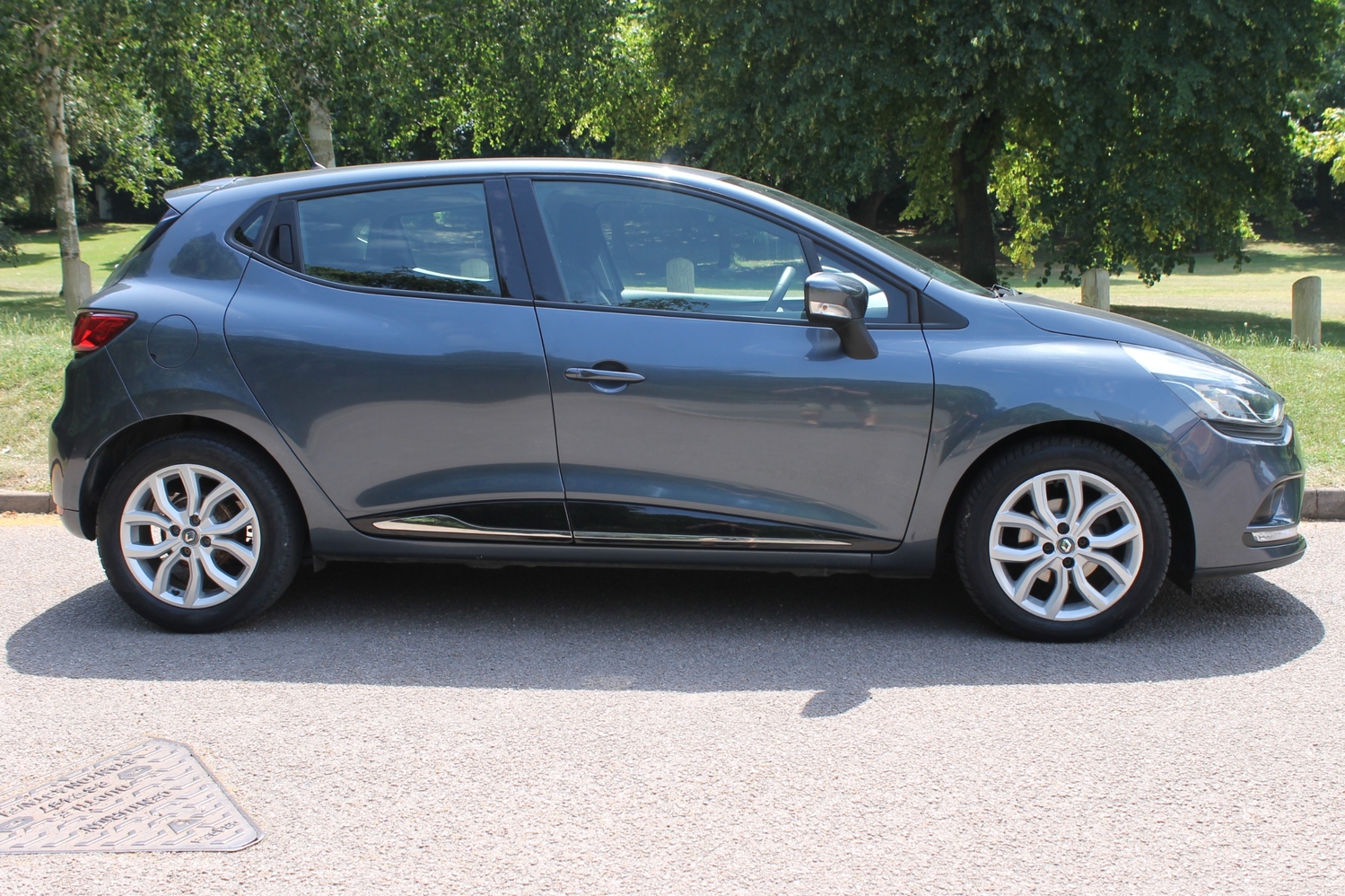Renault Clio 2017 - Cars in Northampton