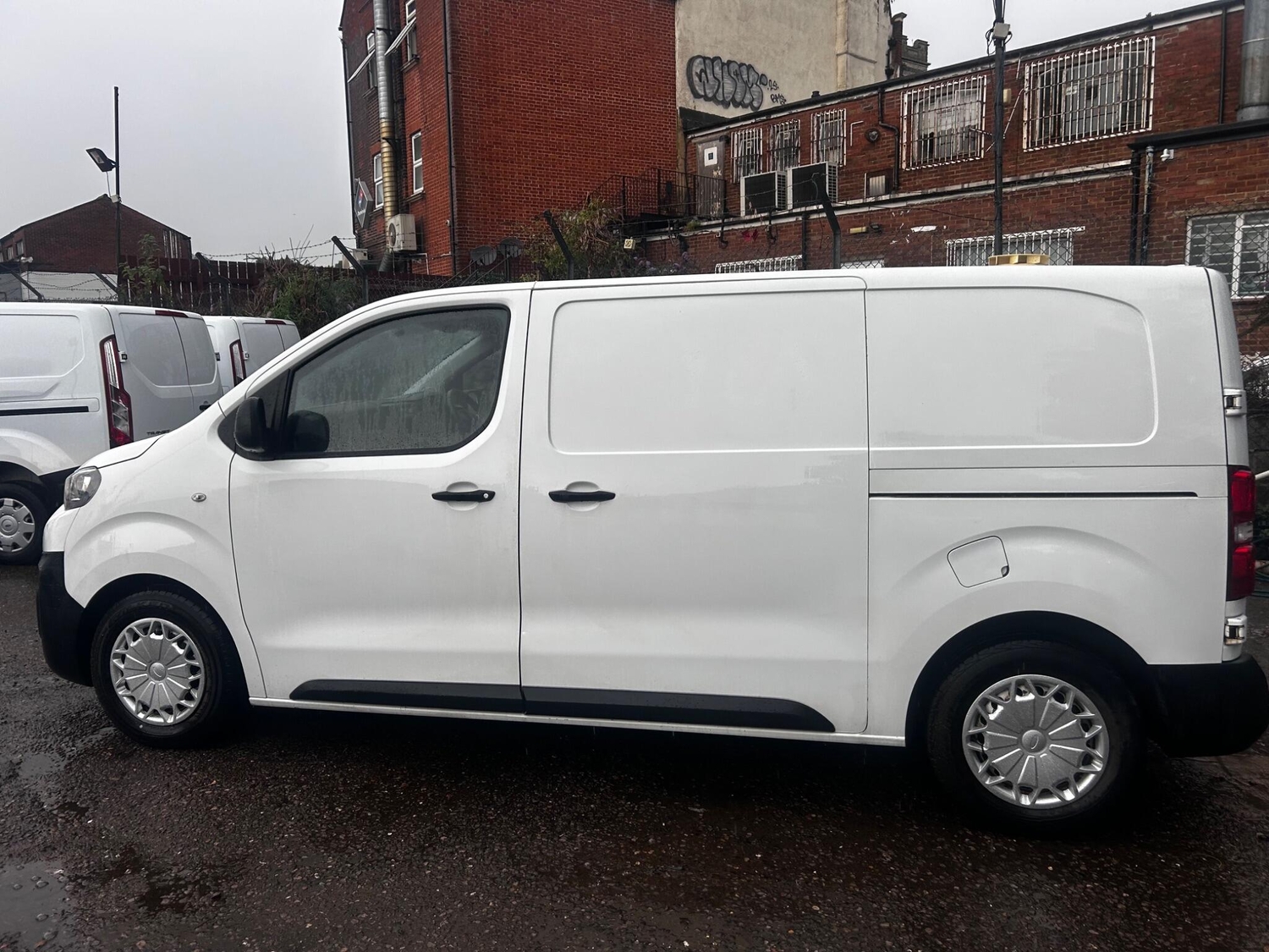 Peugeot Expert 2017 - Vans & Commercial Vehicles
