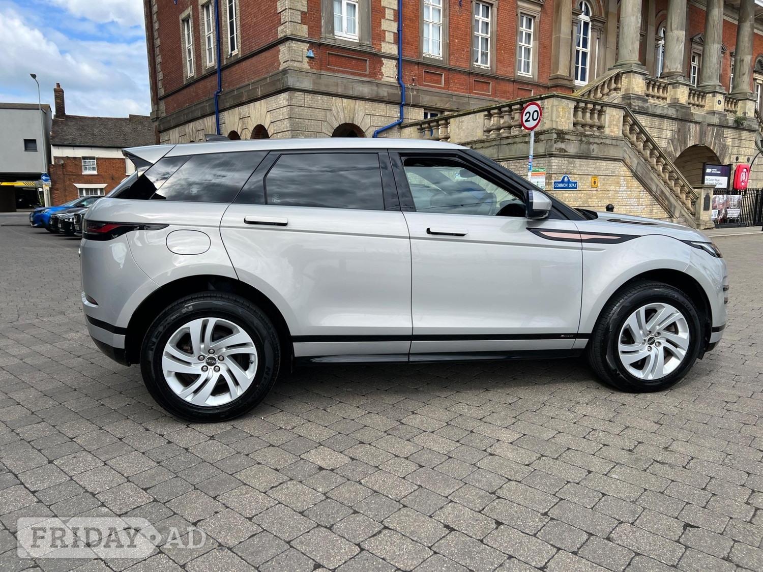 [ berth ]Land Rover Range Rover Evoque