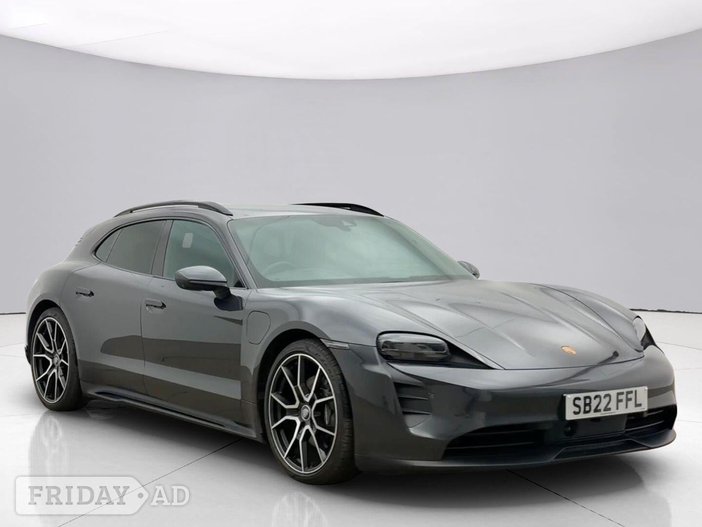 Porsche Taycan 2022 in Ely