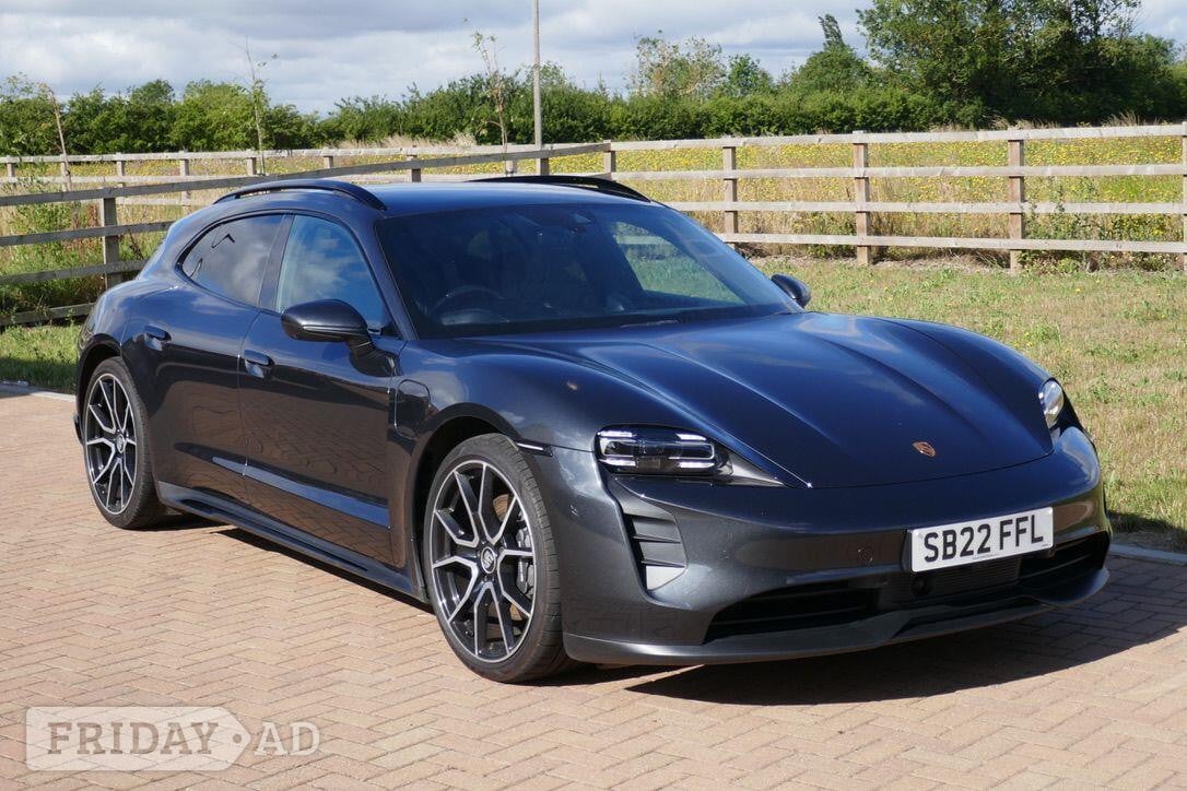 Porsche Taycan 2022 in Ely