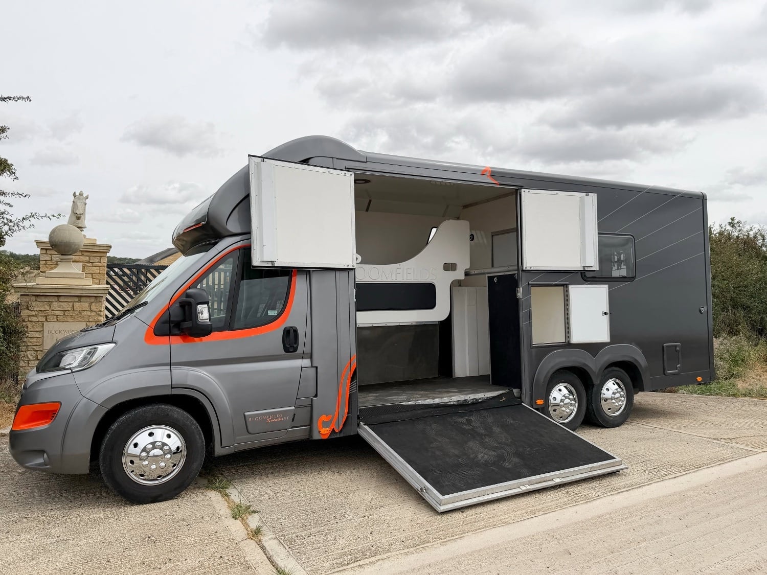 Bloomfields Eventer 5T - 2 Stall Horsebox – 43,612 Miles – £72,000 No VAT Alconbury Weston