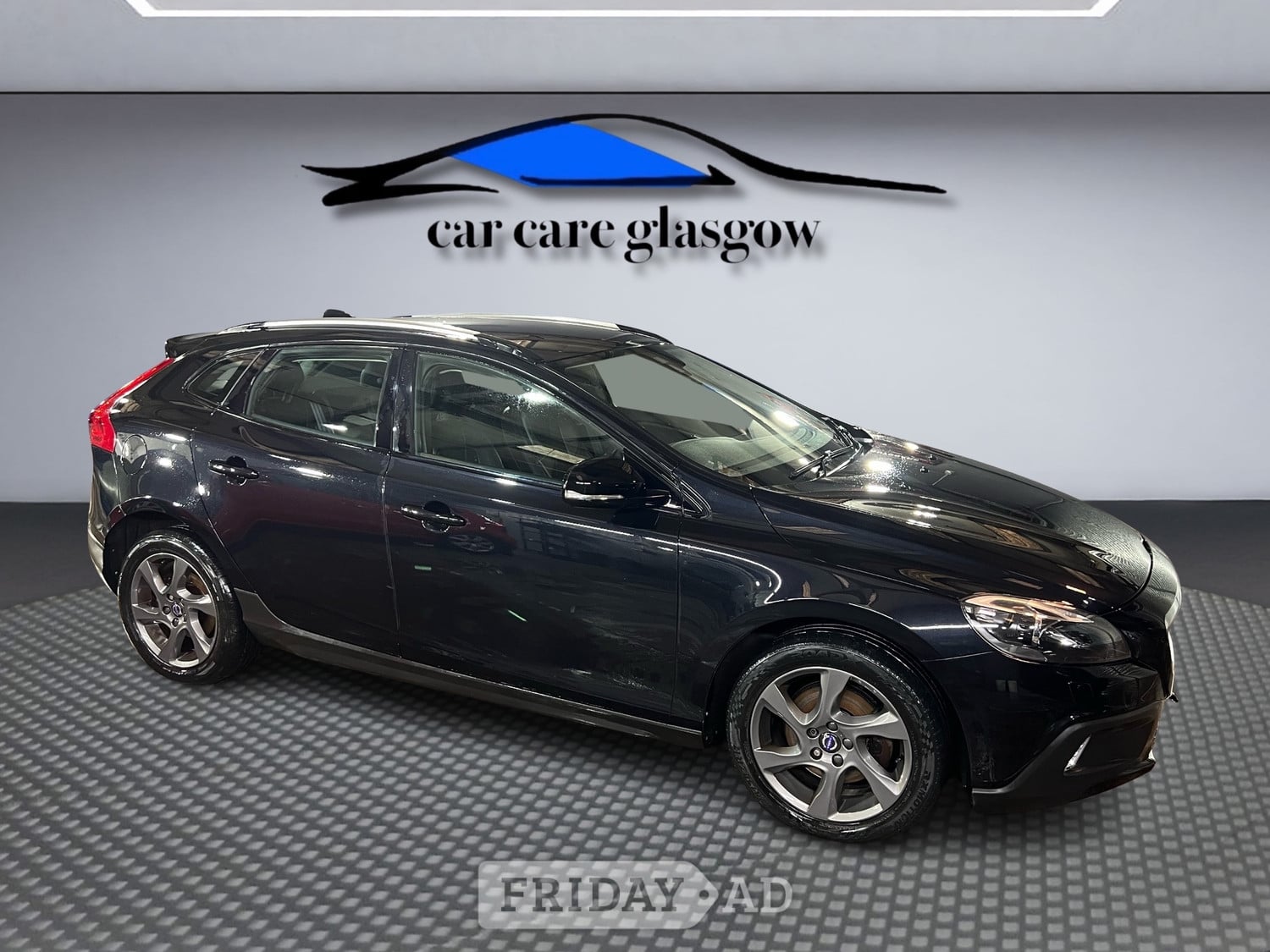 Volvo V40 Cross Country 2015 in Glasgow