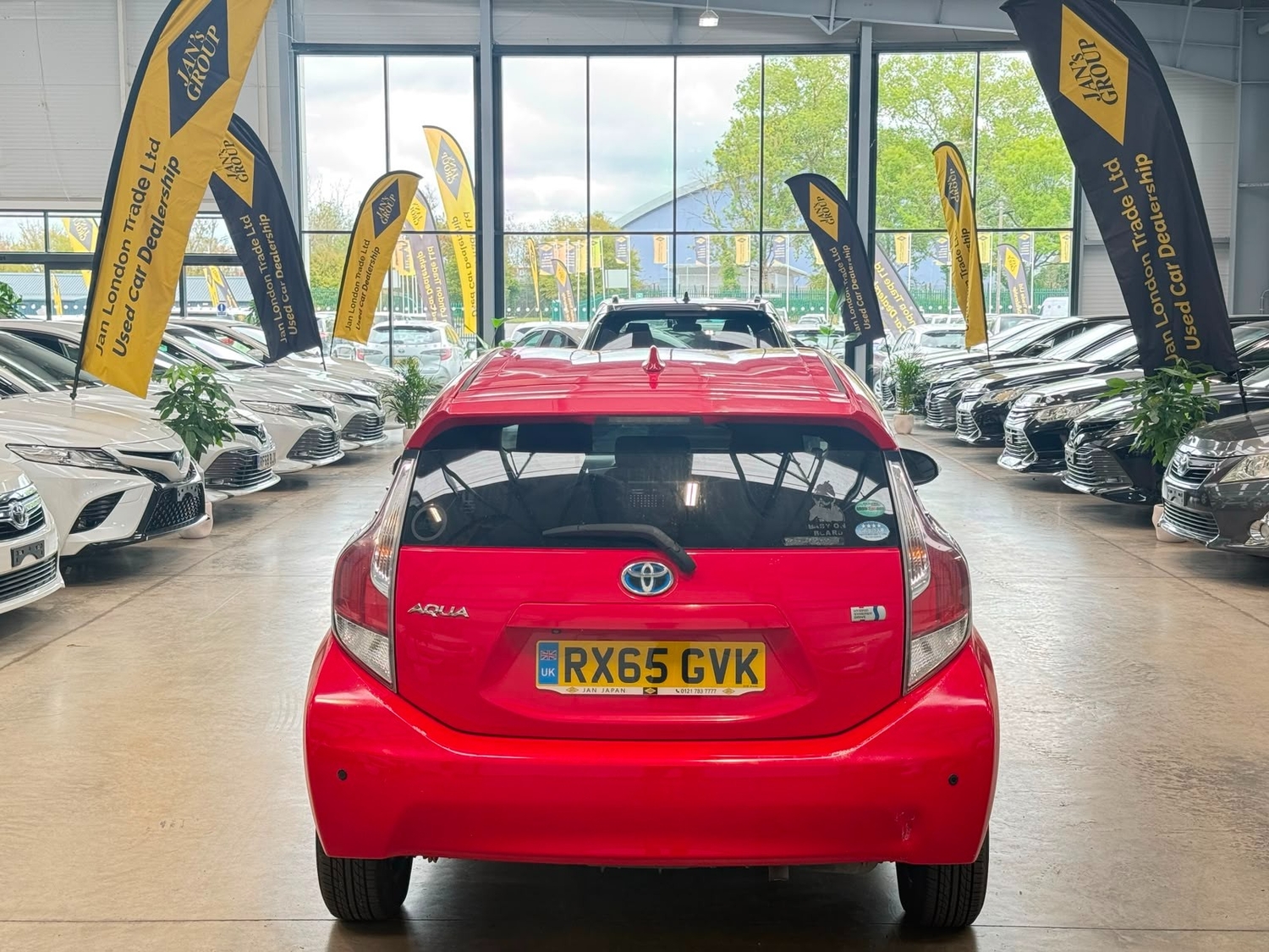 Toyota Aqua 2015 - Cars in Reading
