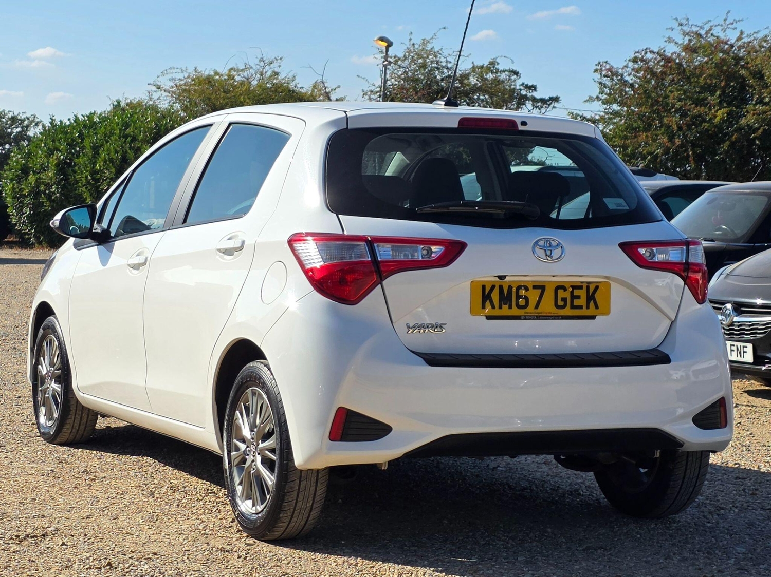 Toyota Yaris 2017 - Cars in Shefford
