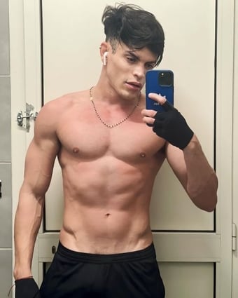 Nicollas_Hot