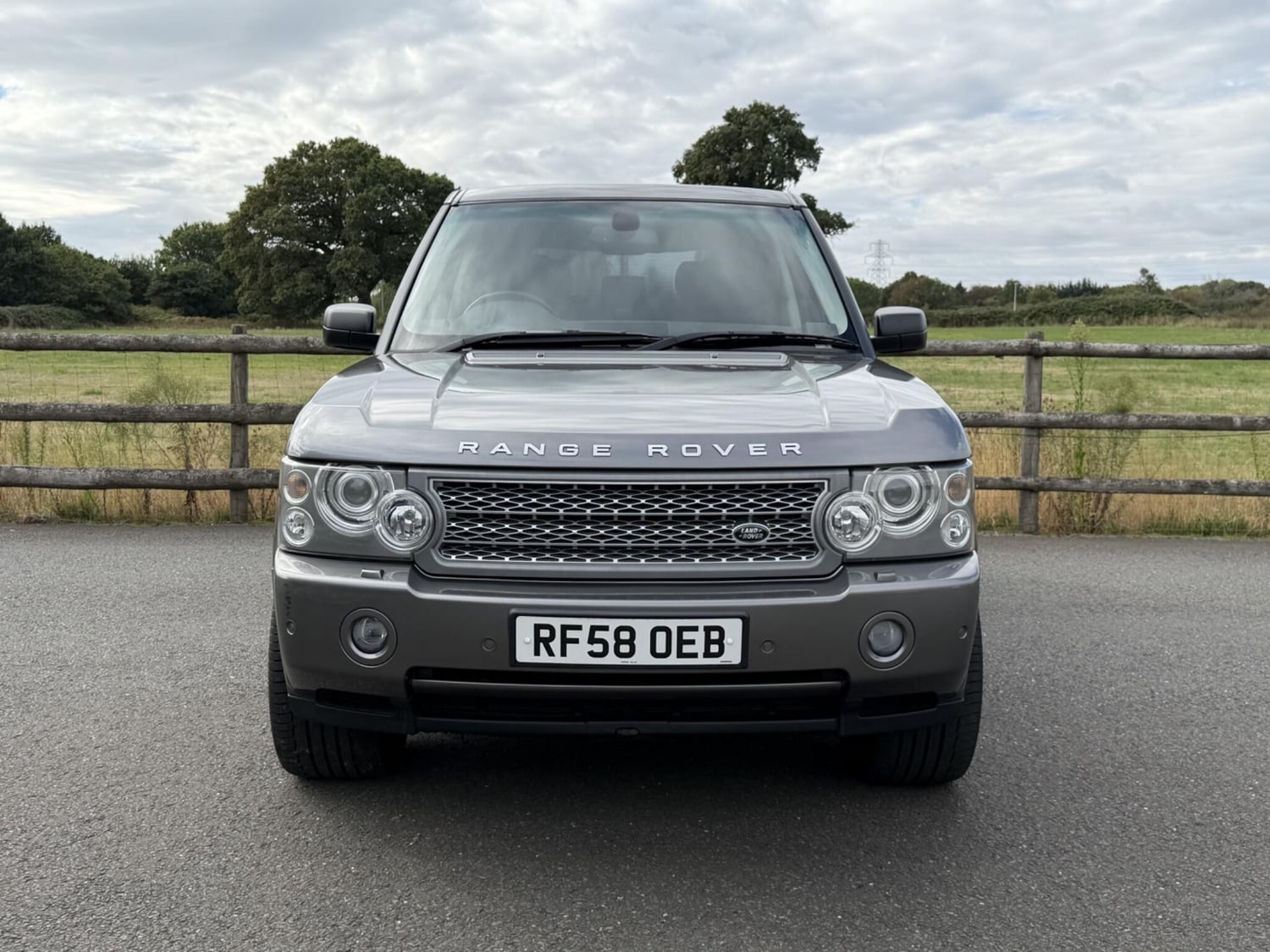 Land Rover Range Rover Reading