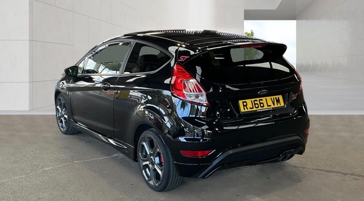 [ berth ]Ford Fiesta