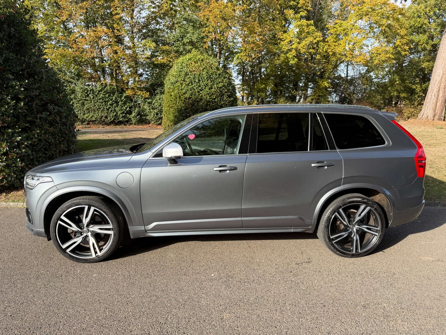 Volvo XC90 2017 - Cars in Leatherhead