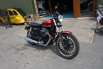 Moto Guzzi V9 2016