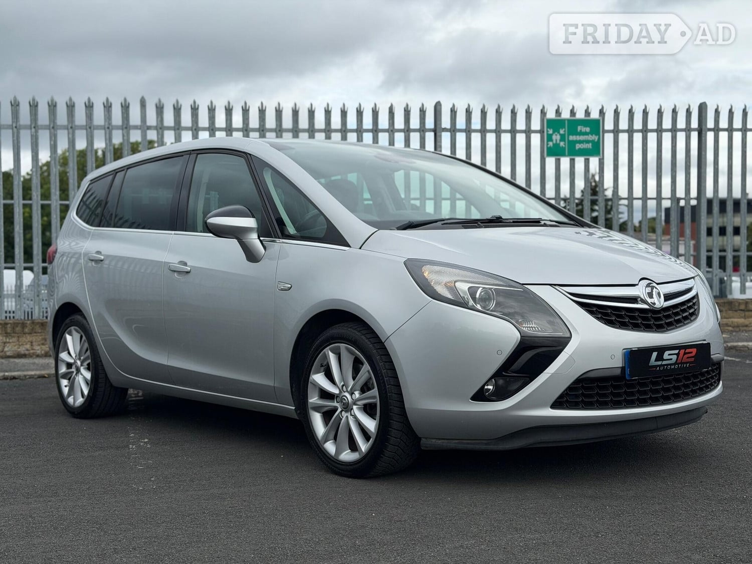 Vauxhall Zafira Tourer 2015 in Leeds