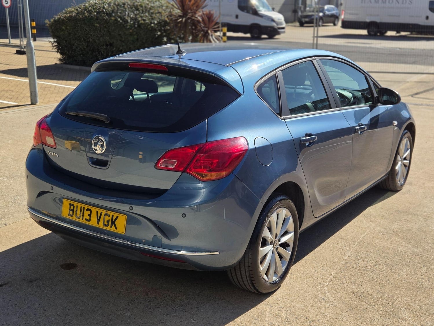 [ berth ]Vauxhall Astra