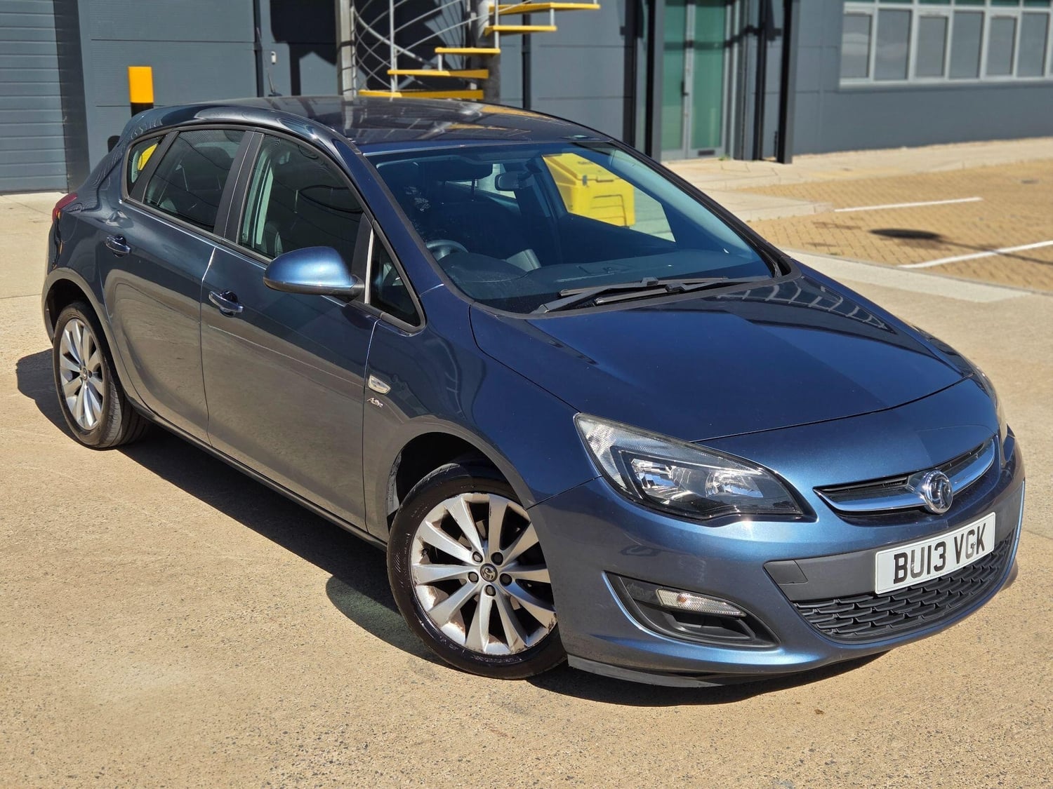 Vauxhall Astra 2013 - Cars
