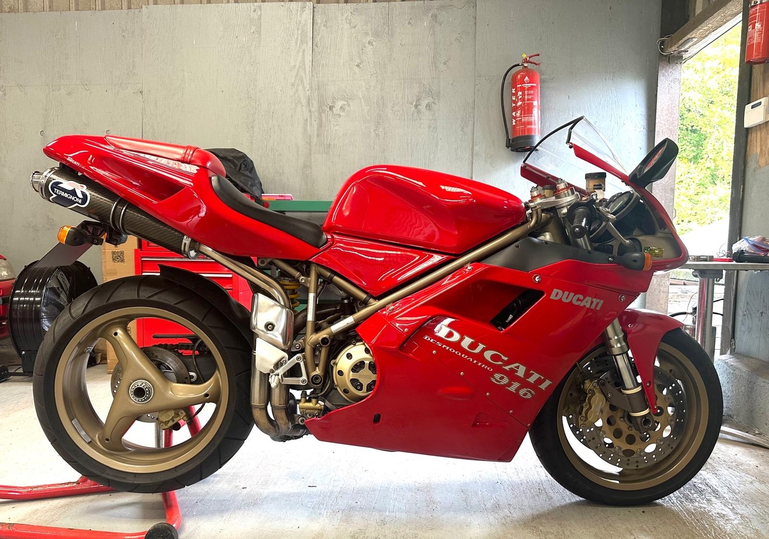 [ berth ]Ducati 916