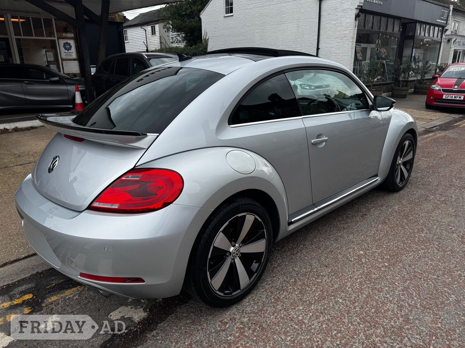 Volkswagen Beetle 2015 - Cars