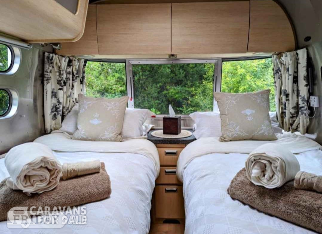 [ berth ]Airstream International 684 Safari Special Edition