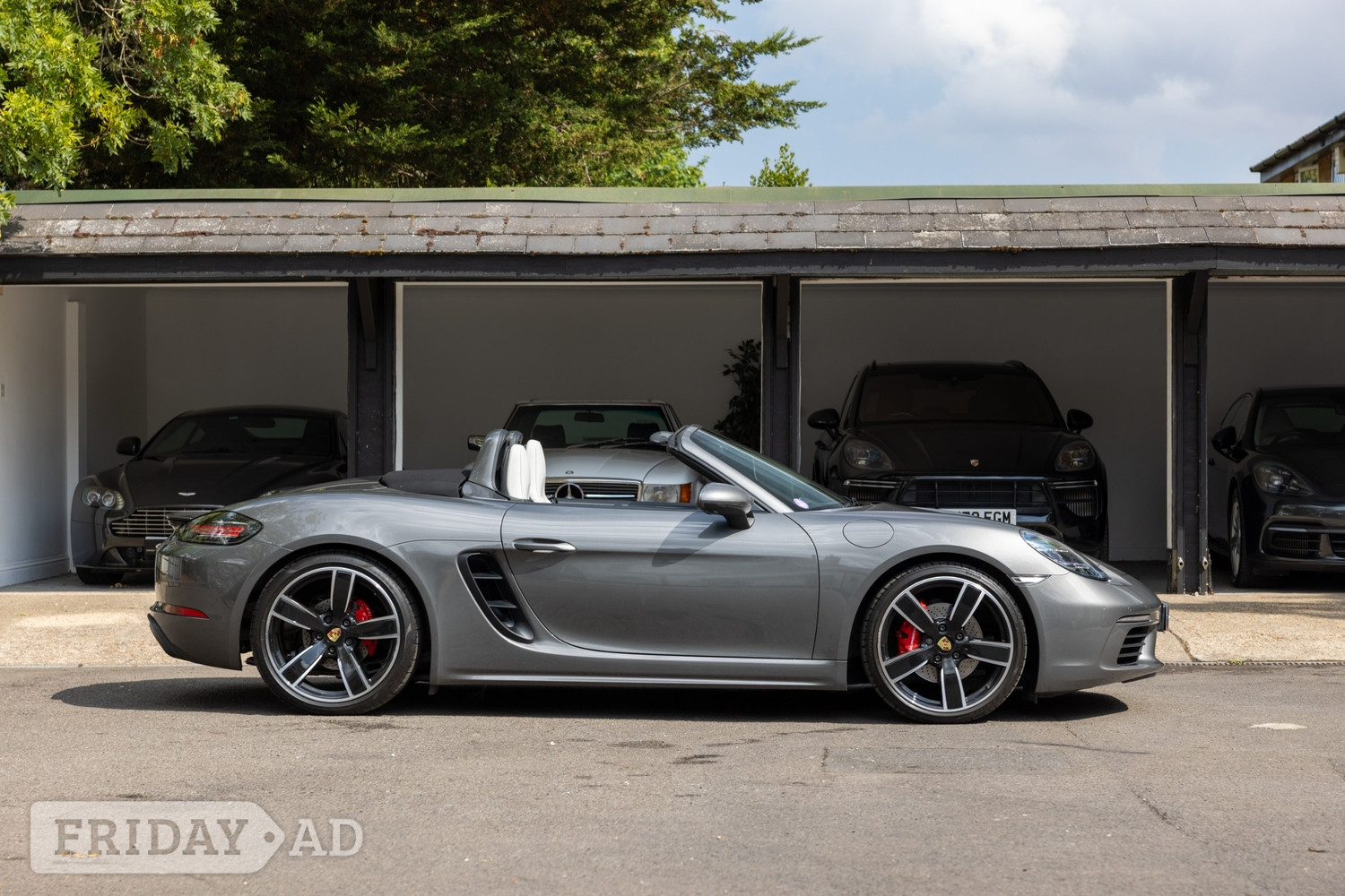 [ berth ]Porsche 718