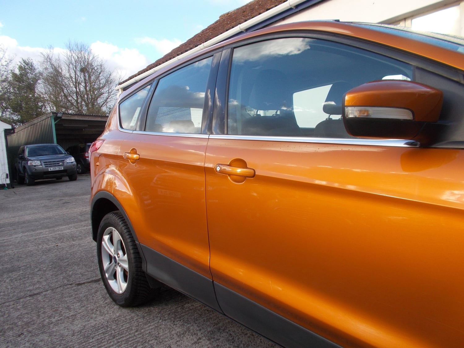 [ berth ]Ford Kuga