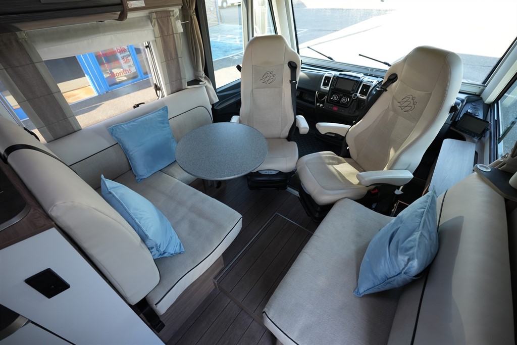 [4 berth ]Knaus Live I 700 MEG