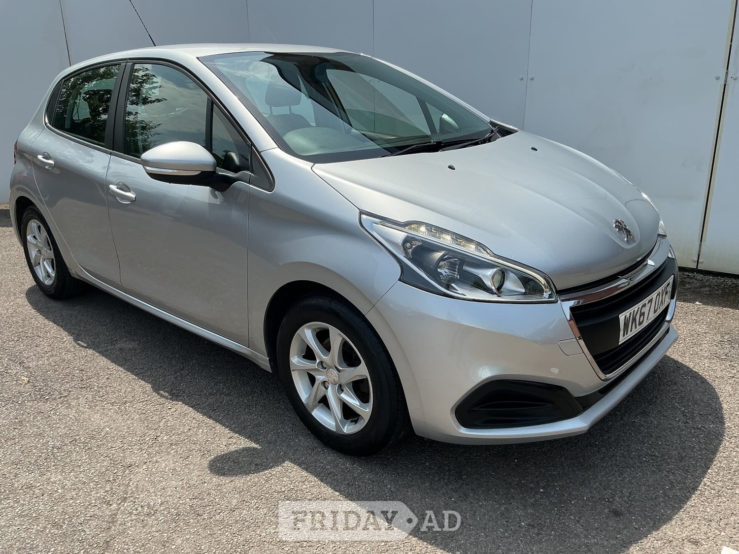 Peugeot 208 2017 - Cars in Porth