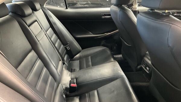 [ berth ]Lexus IS