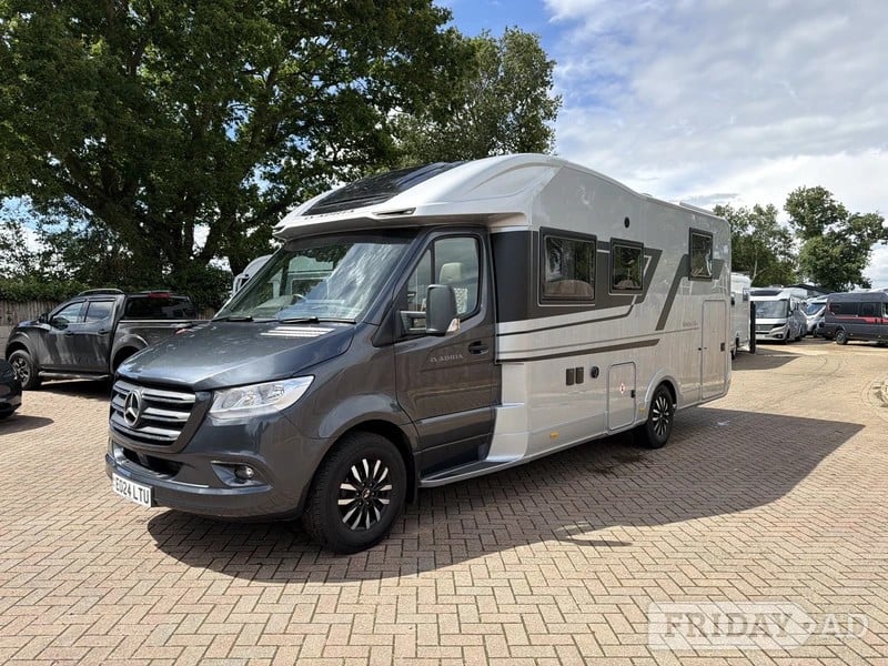 [4 berth ]Adria Matrix Supreme MB 670 SL