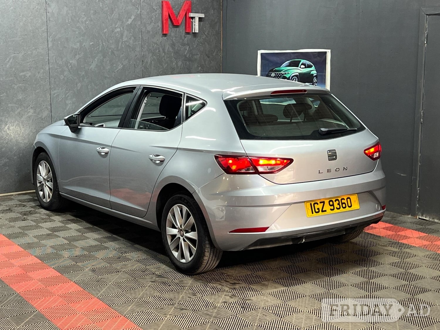 [ berth ]SEAT Leon